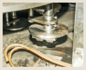 Dây chuyền sản xuất giỏ bánh quế tự động đa chức năng với hệ thống tháp áp suất được cấp bằng sáng chế.